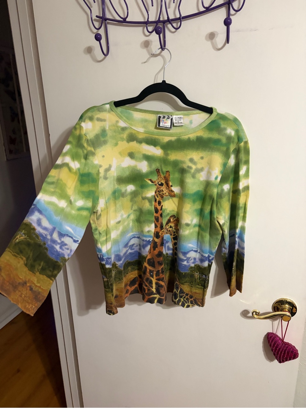 💜 Medium Take two Green Giraffe Scenic Long Sleeve Top